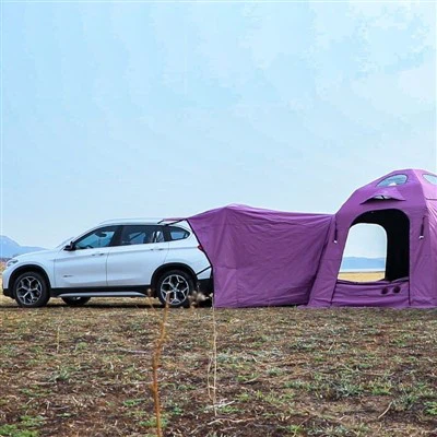 एक कनेक्टर जो कार के पिछले हिस्से को तंबू से जोड़ता है